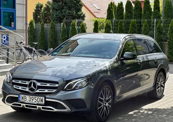 Mercedes-Benz Klasa E cena 159000 przebieg: 97300, rok produkcji 2020 z Toruń małe 211